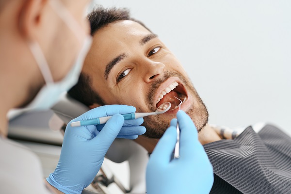 When to See a Periodontist for a Tooth Extraction